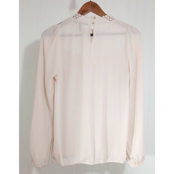 BCBG Maxazria cream  long sleeve blouse Size M - Picture 2 of 5